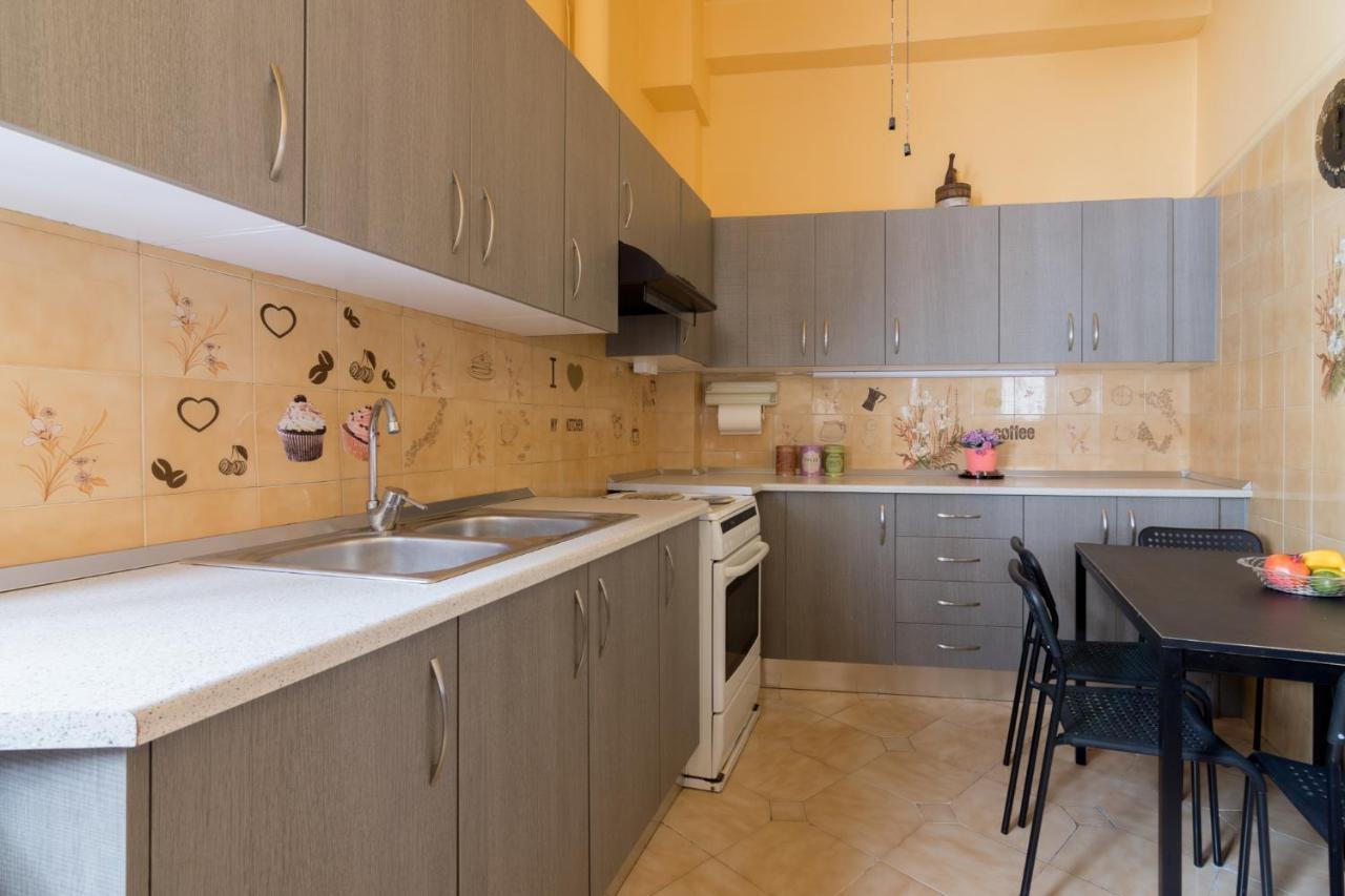 Delightful 2 Bedroom Flat Next To Mikrolimano Piraeus Luaran gambar